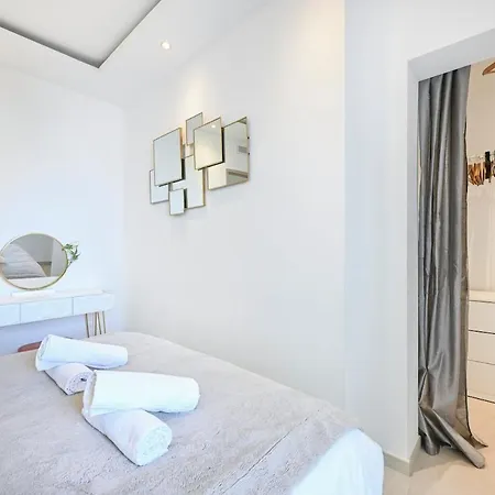 Two Bedrooms With View Over The Sea شقة أنتيب