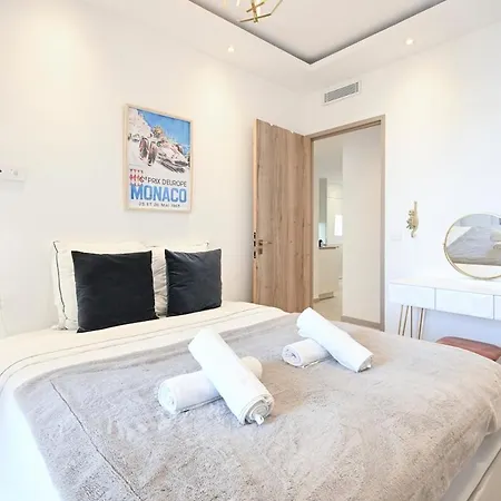 Two Bedrooms With View Over The Sea شقة أنتيب