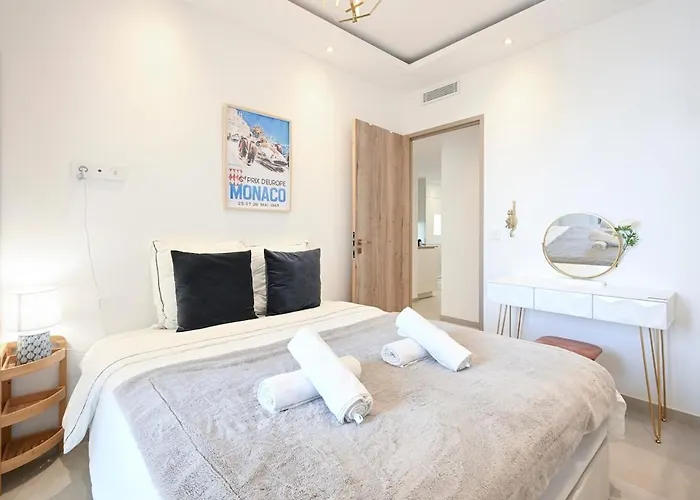 Two Bedrooms With View Over The Sea شقة أنتيب