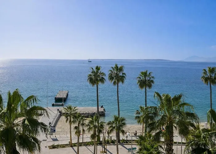 Two Bedrooms With View Over The Sea شقة