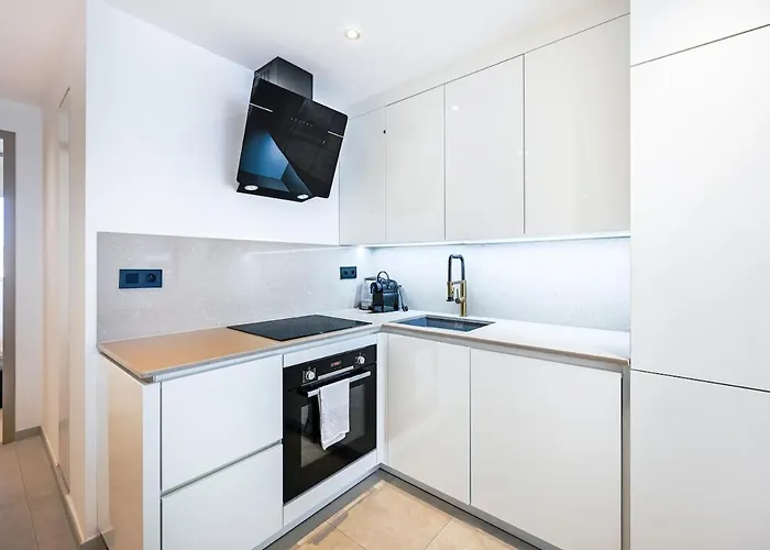 Two Bedrooms With View Over The Sea شقة *