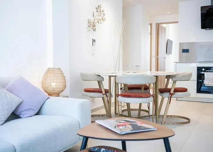 Two Bedrooms With View Over The Sea شقة *